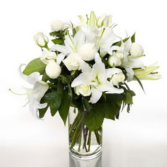  Sivas online çiçekçi , çiçek siparişi  1 dal cazablanca 7 adet beyaz gül vazosu