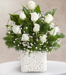 9 beyaz gül vazosu  Sivas çiçek yolla 