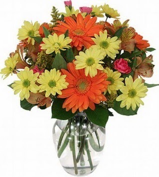  Sivas uluslararası çiçek gönderme  vazo içerisinde karışık mevsim çiçekleri