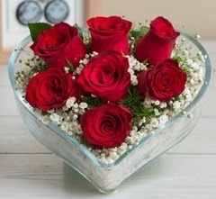 Kalp içerisinde 7 adet kırmızı gül  Sivas online çiçekçi , çiçek siparişi 